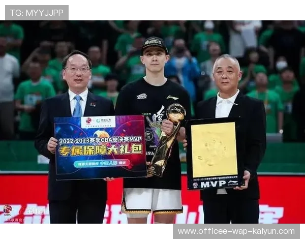 赵继伟加冕FMVP,赛后称“这冠军献给郭导” 赵继伟加冕FMVP,赛后称“这冠军献给郭导”